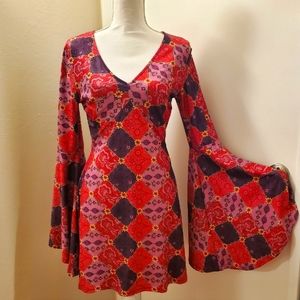 Retro Psychedelic mini dress w/ bell sleeves - faux hippie vintage - never worn
